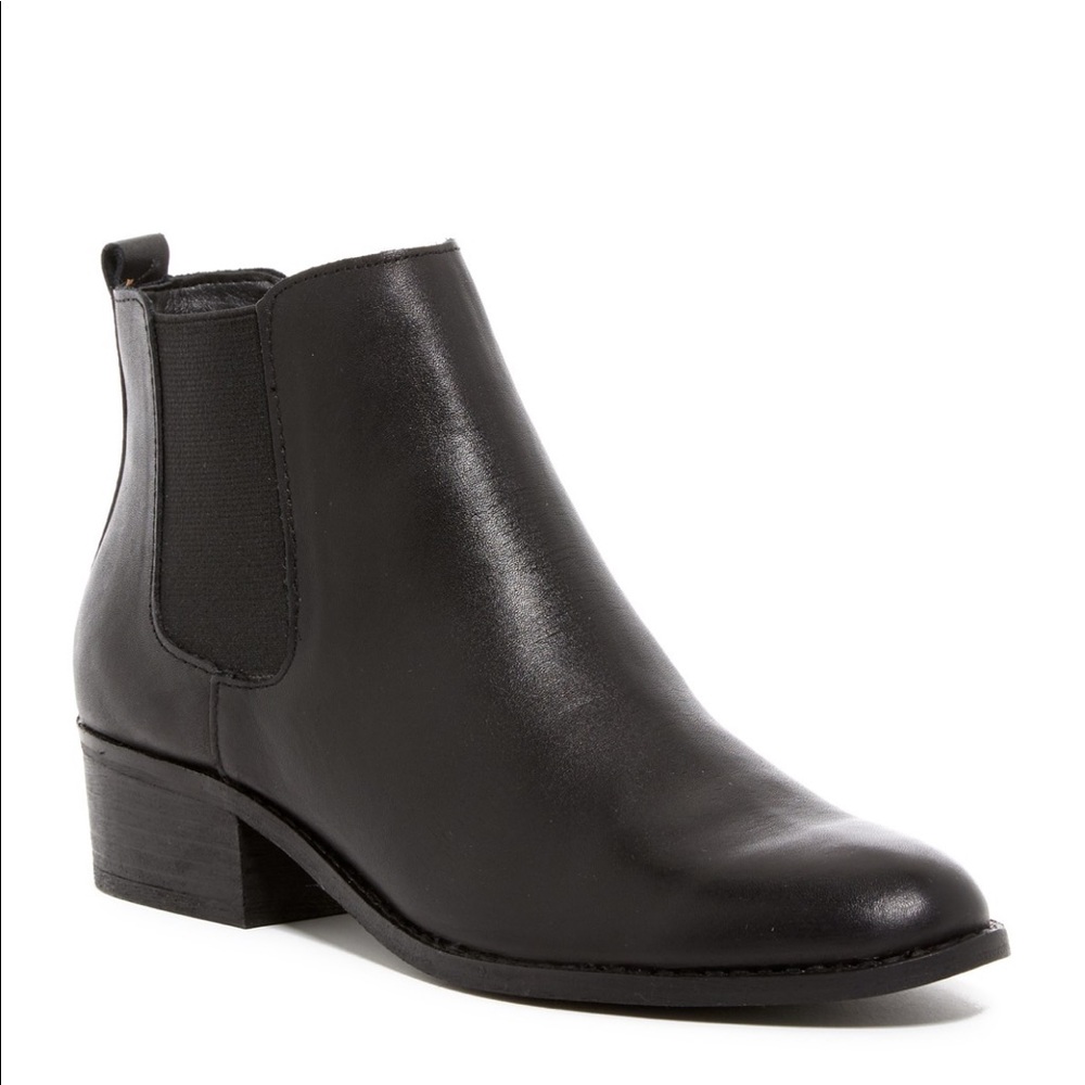 Steve Madden Black Chelsea Boots